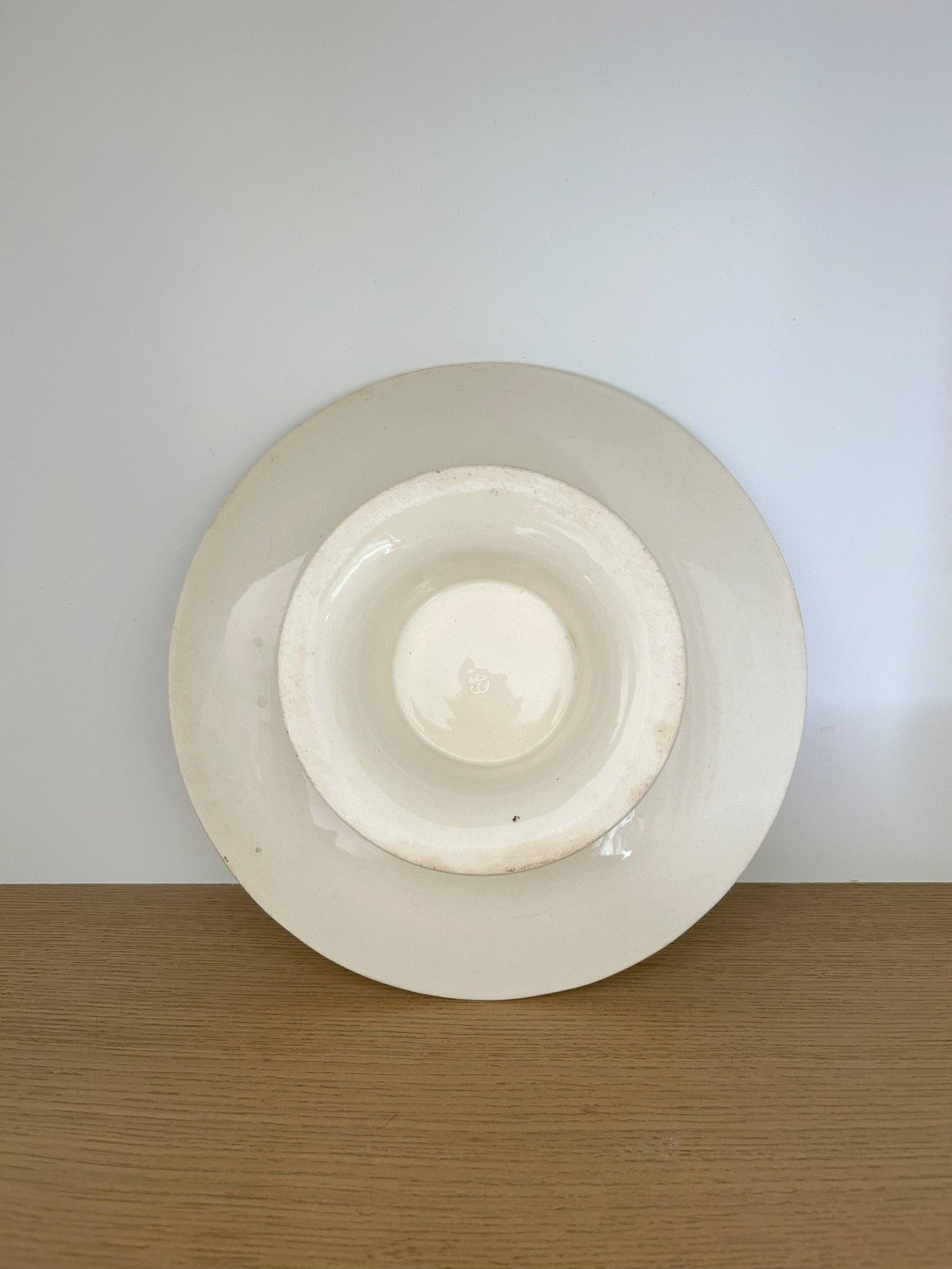 Assiette piédouche - Sépia - Terre de fer - La Brocanterie d'Estelle