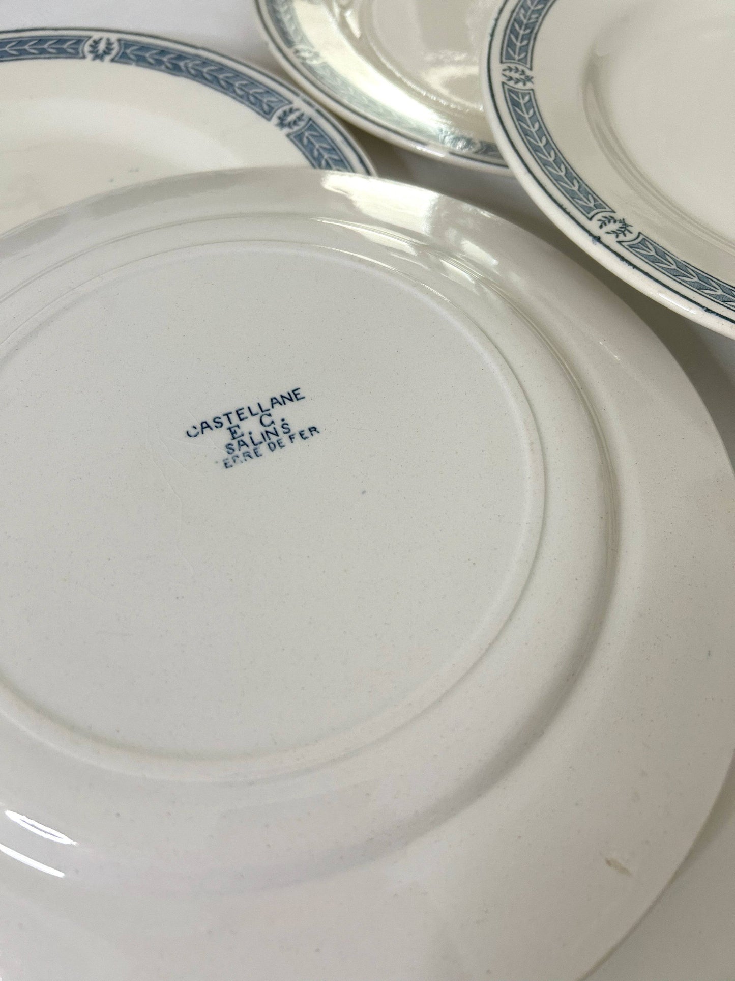 Ensemble de 6 assiettes plates - Castellane - Terre de fer - Salins - La Brocanterie d'Estelle