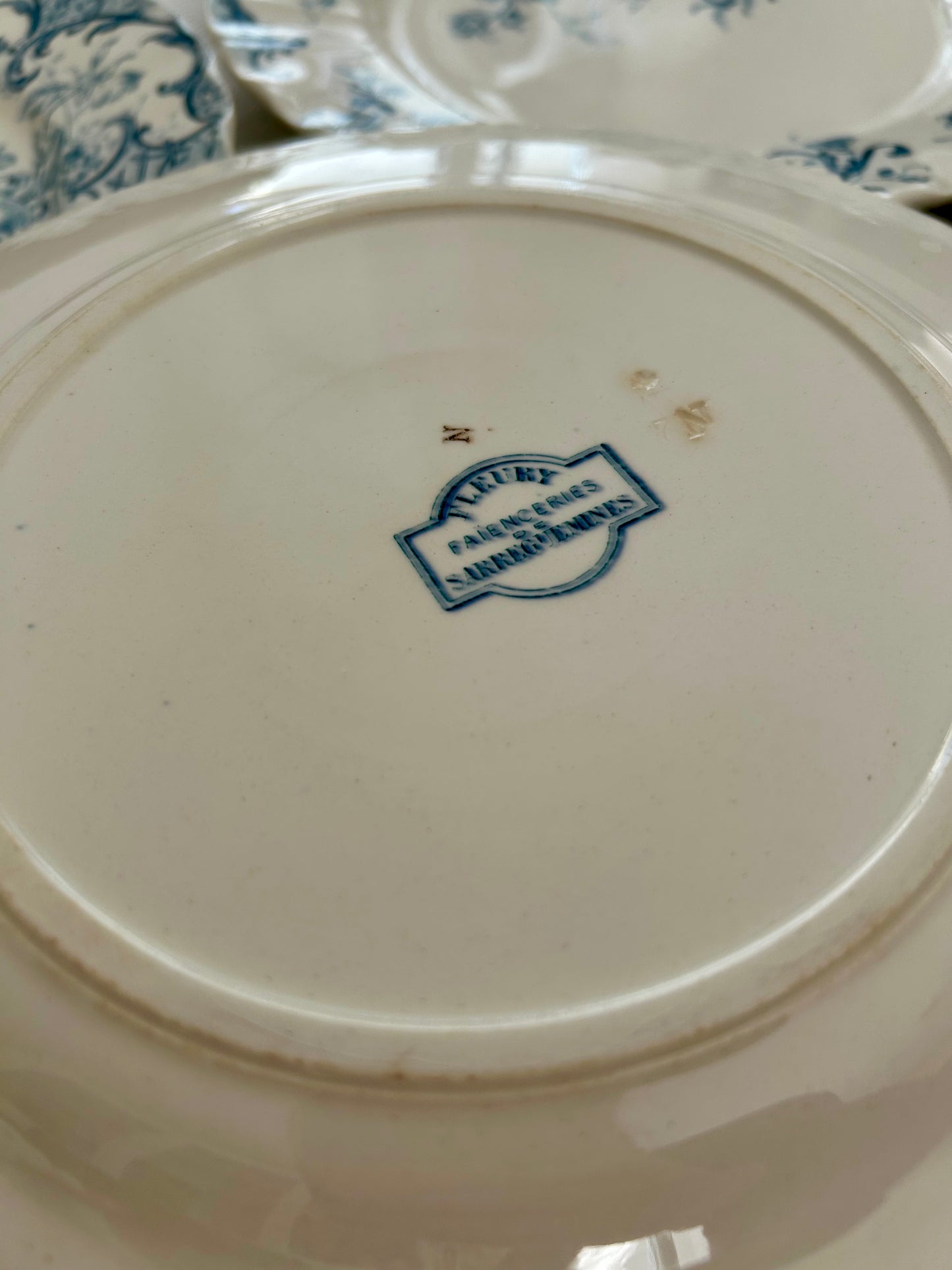 Ensemble de 6 assiettes plates - Fleury - Terre de fer - Sarreguemines - La Brocanterie d'Estelle