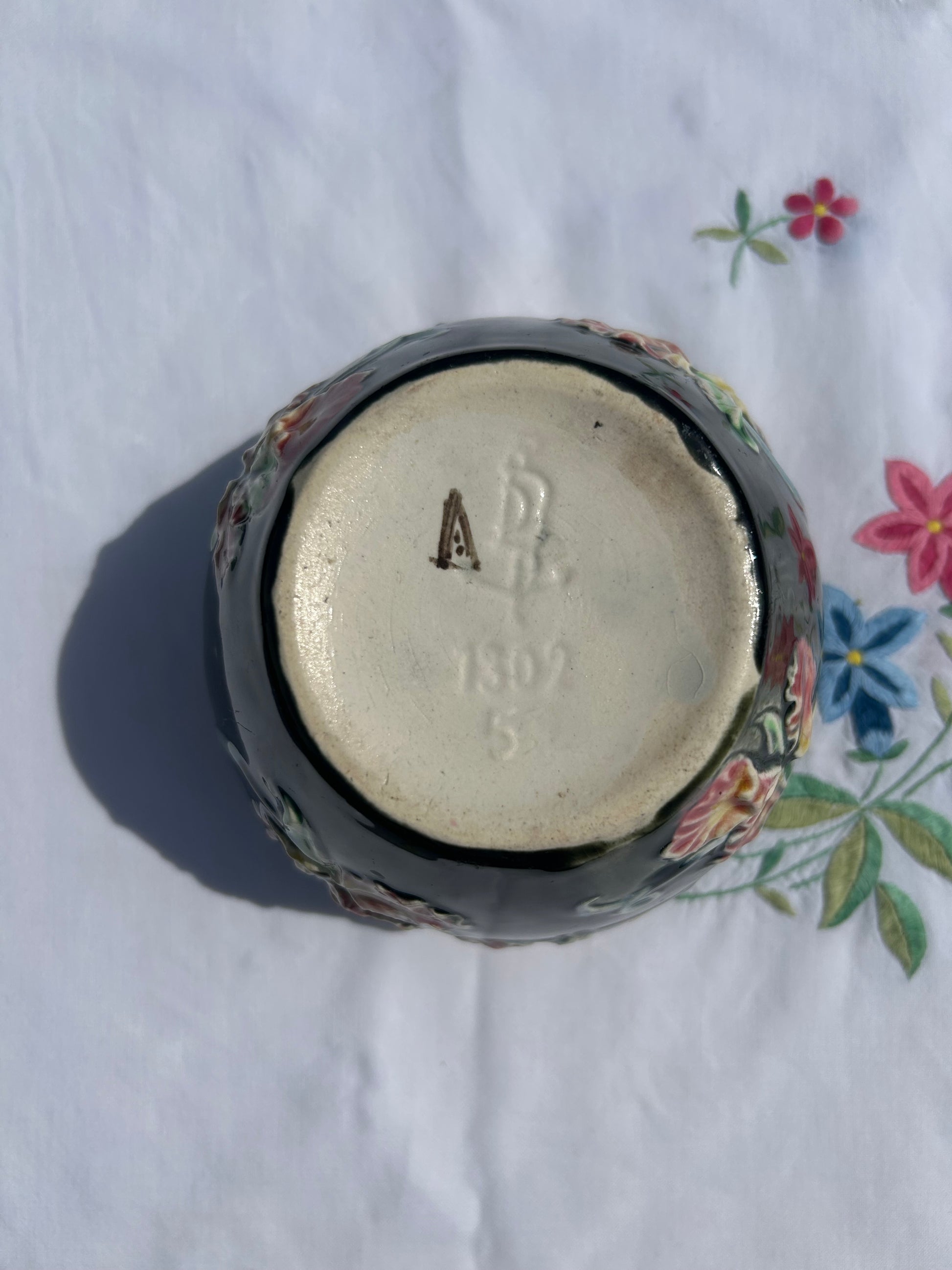 Cache-pot ancien De Bruyn Fives-Lille – barbotine Art nouveau (fin XIXe / début XXe siècle) - La Brocanterie d'Estelle