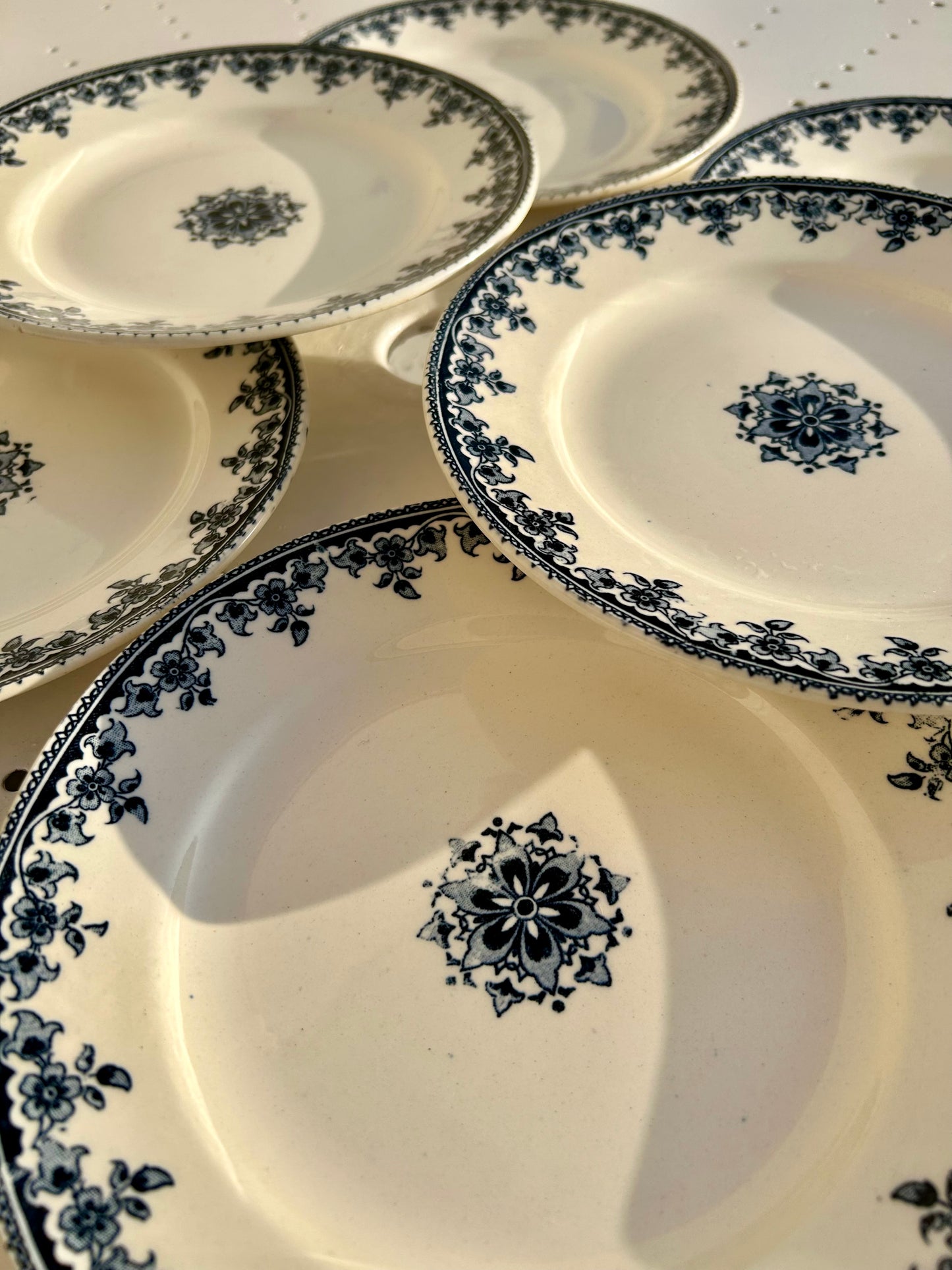 Ensemble de 6 assiettes à dessert terre de fer Gagny H.B & Cie - La Brocanterie d'Estelle