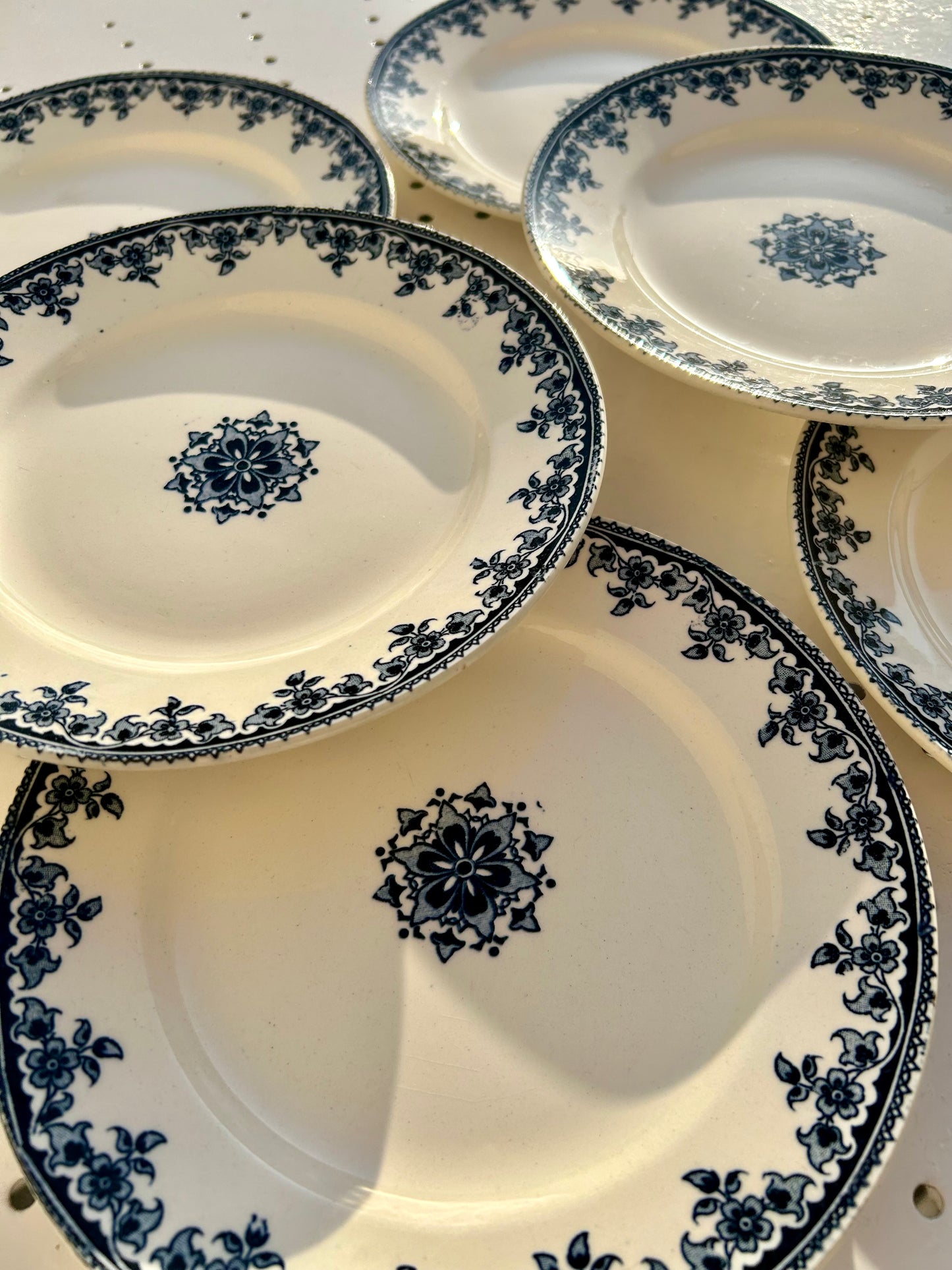 Ensemble de 6 assiettes à dessert terre de fer Gagny H.B & Cie - La Brocanterie d'Estelle