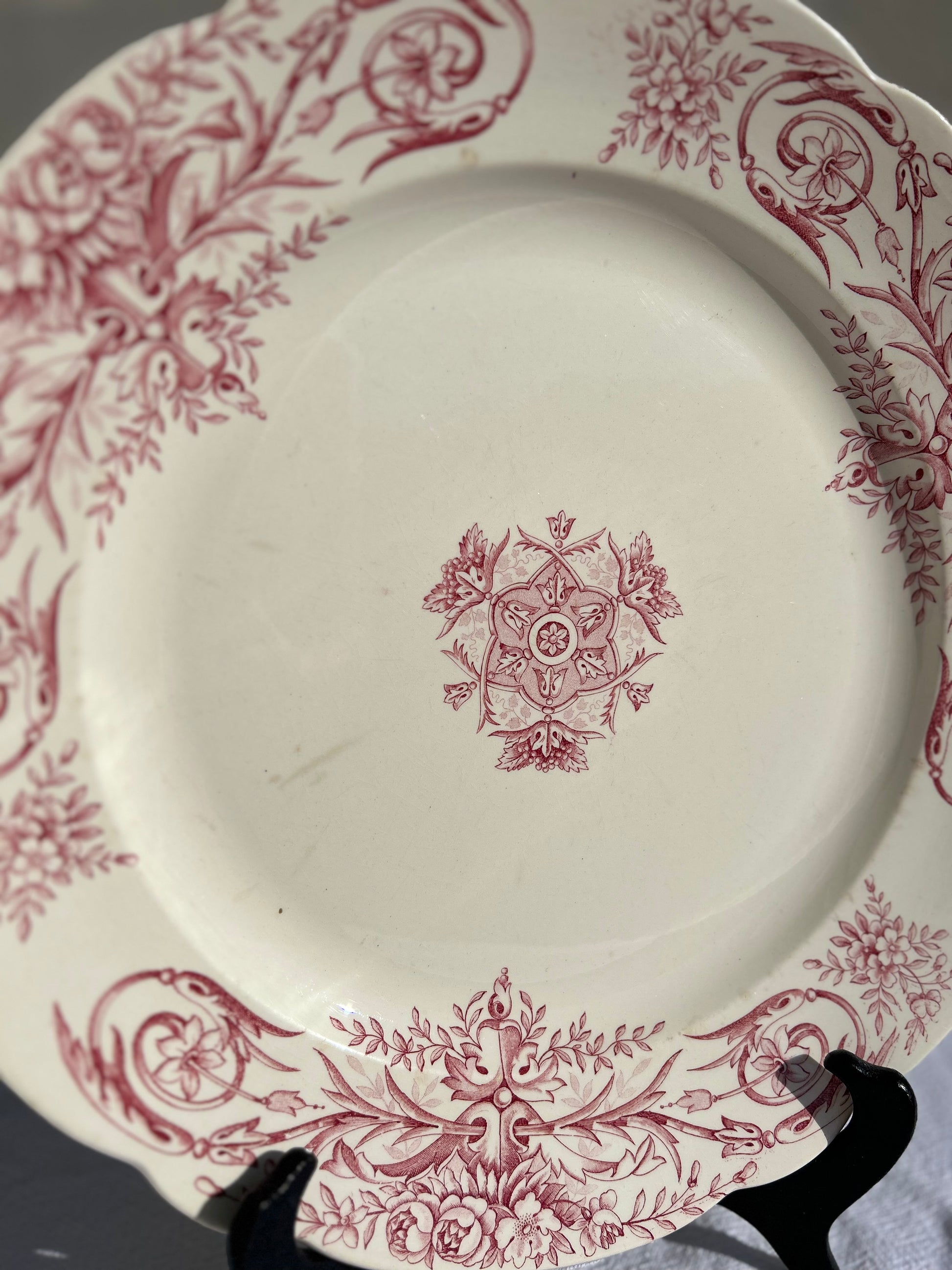 Plat rond - Terre de fer - Louis XVI - FF Péxonne - La Brocanterie d'Estelle