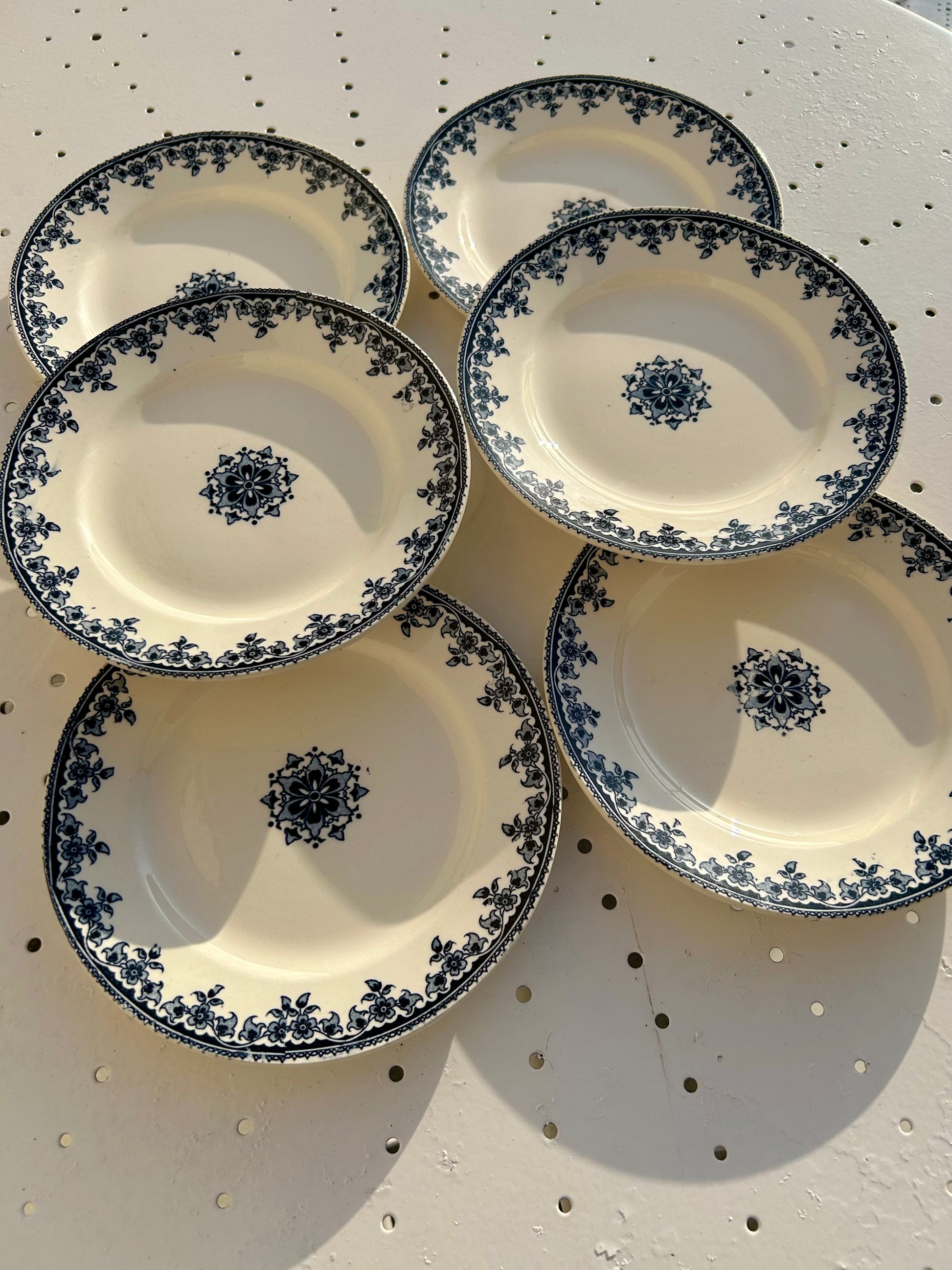 Ensemble de 6 assiettes à dessert terre de fer Gagny H.B & Cie - La Brocanterie d'Estelle