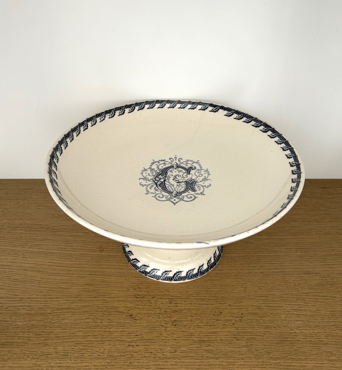 Compotier - Monogramme "G" - Terre de fer - K&G Lunéville - La Brocanterie d'Estelle