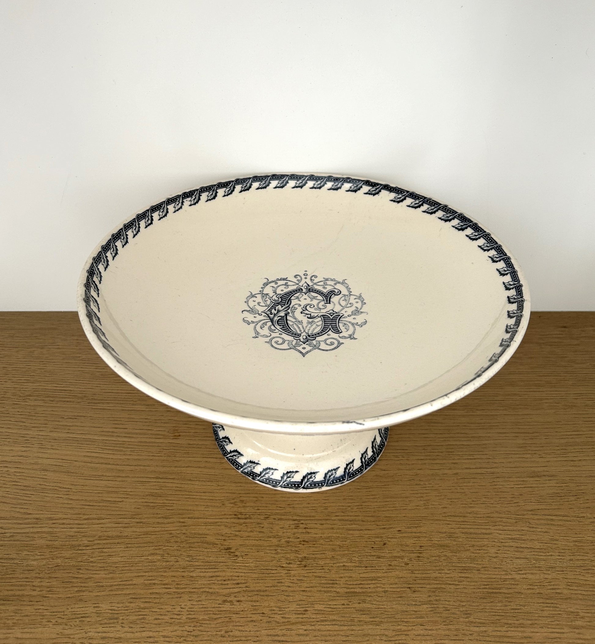 Compotier - Monogramme "G" - Terre de fer - K&G Lunéville - La Brocanterie d'Estelle