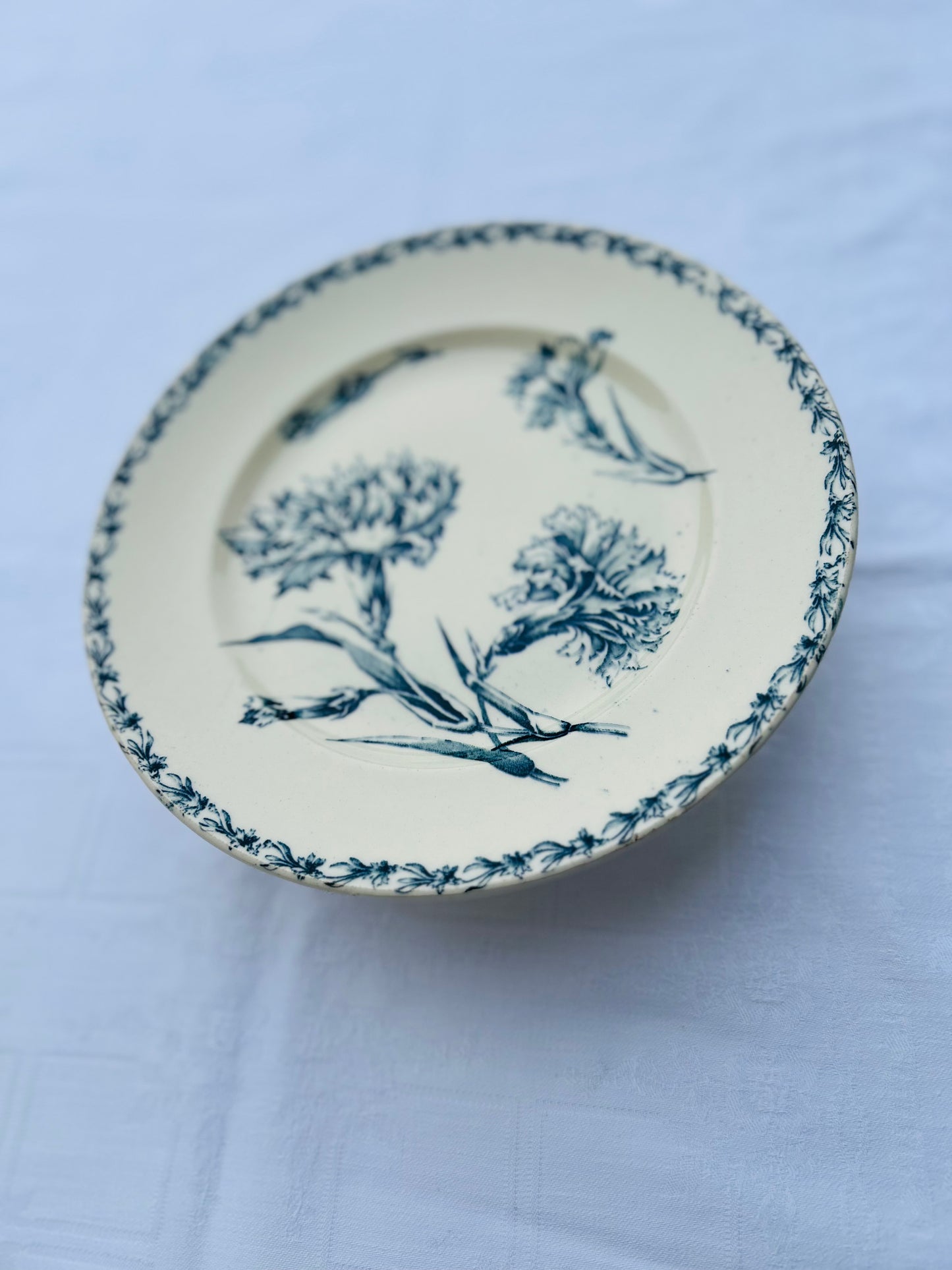 Assiette piédouche - Œillets - K&G Lunéville - La Brocanterie d'Estelle