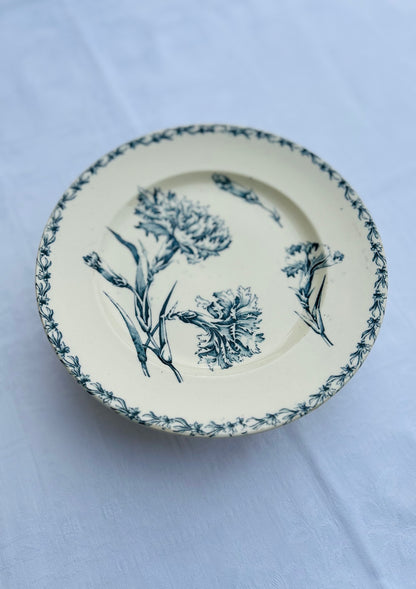 Assiette piédouche - Œillets - Terre de fer - K&G Lunéville - La Brocanterie d'Estelle